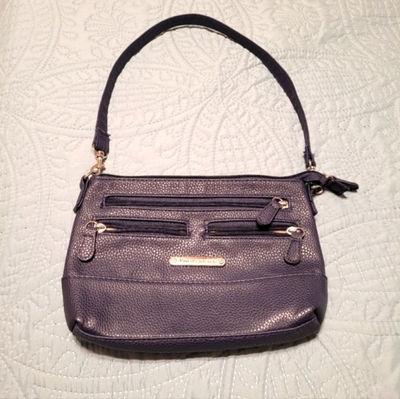 STONEMOUNTAIN USA Handbags - STONEMOUNTAIN USA Hampton Casual Clutch Mini Pebbled Leather Purse NEW